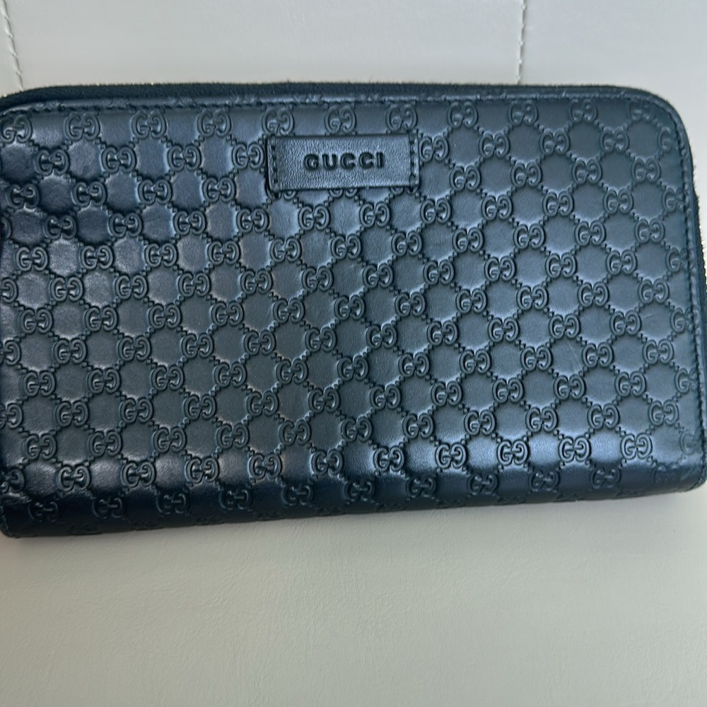 Gucci Quilted Black Zip Wallet - Picture 2 of 6